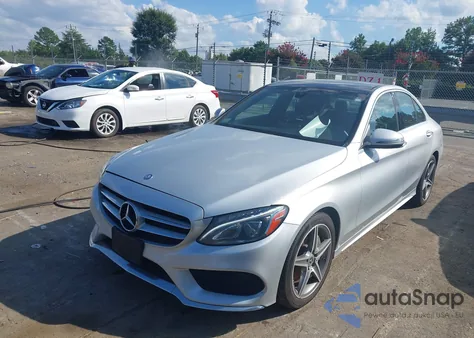 2016 Mercedes-Benz C 300 Sport 4Matic z USA, uszkodzony, nr VIN 55SWF4KB2GU099185